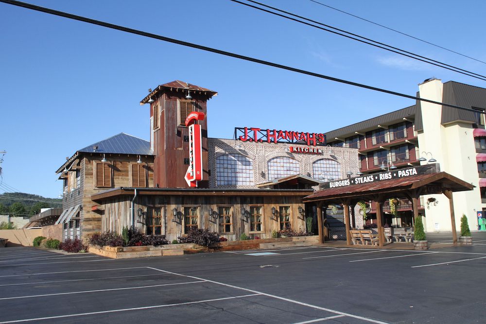 Top 4 Reasons Our Restaurant in Pigeon Forge is Perfect for Groups
