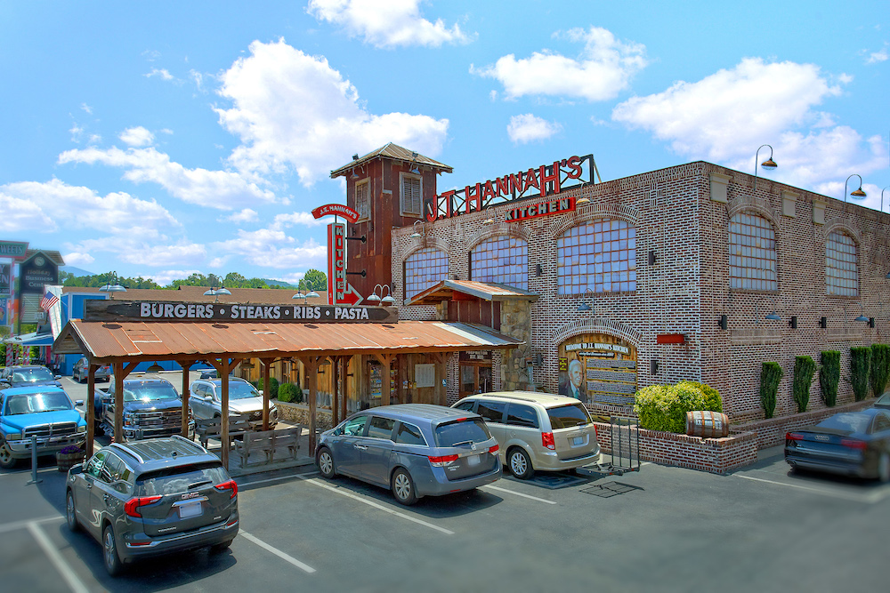 Top 4 Reasons to Dine With Us When You’re Craving Seafood in Pigeon Forge