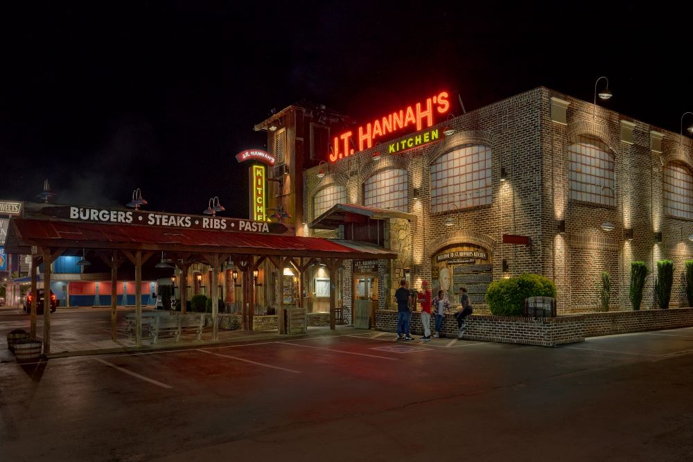 The exterior of J.T. Hanna's Kitchen at night.
